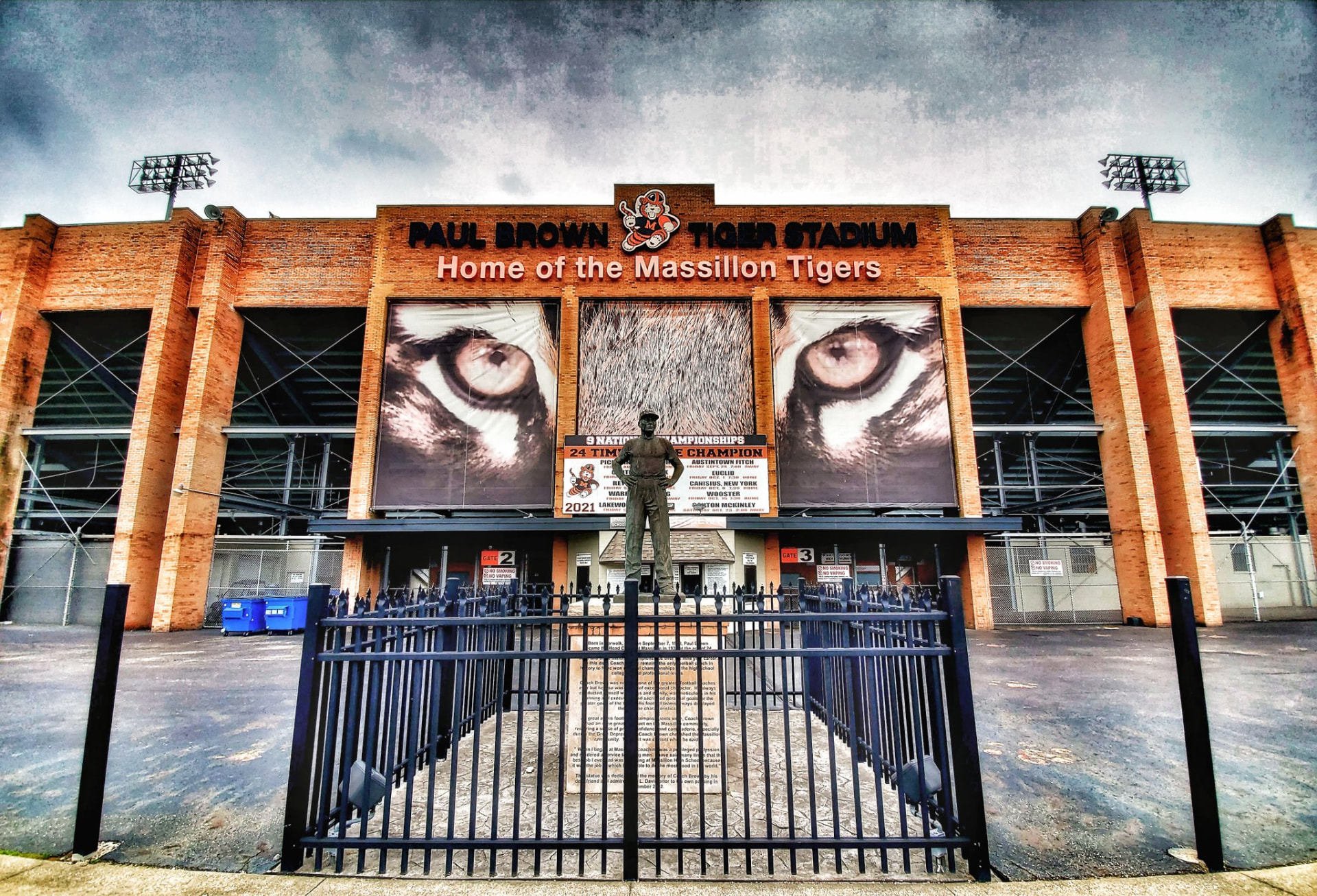 Paul Brown statue outside the stadium